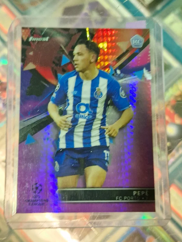 2021/22 Topps Finest UEFA Champions League Pink Hyper Pepe 034/125