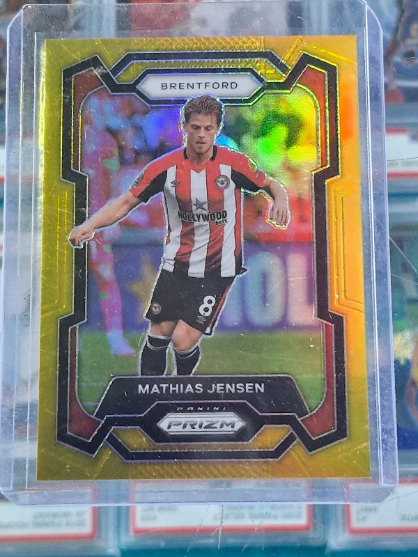 2023-24 Prizm Premier League Mathias Jensen Gold Refractor 8/10 Brentford